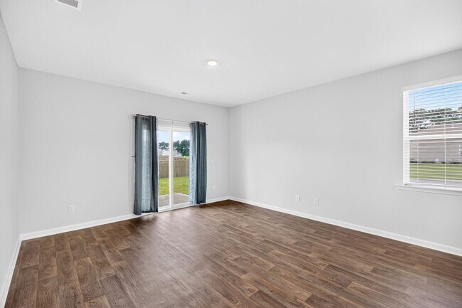 Building Photo - 129 Holly Leaf Ln