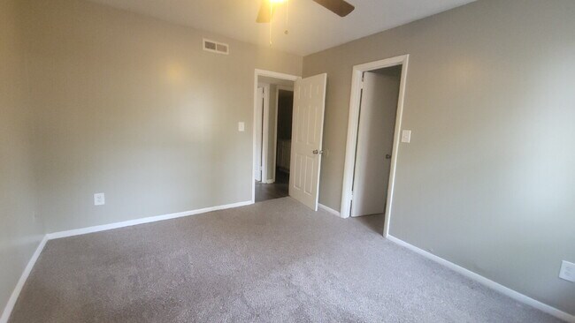 Building Photo - 906 Candlewood Dr NW