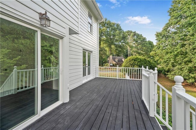 Building Photo - 328 Deerwood Dr