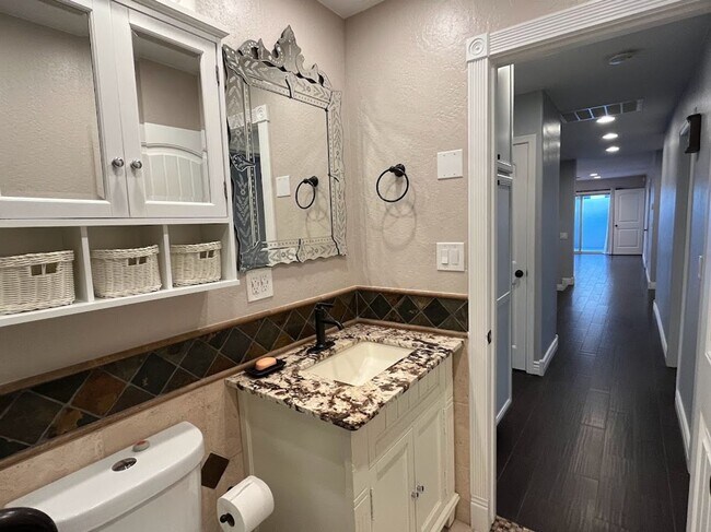 Building Photo - Elegant North Glendale Retreat with Premium Upgrades