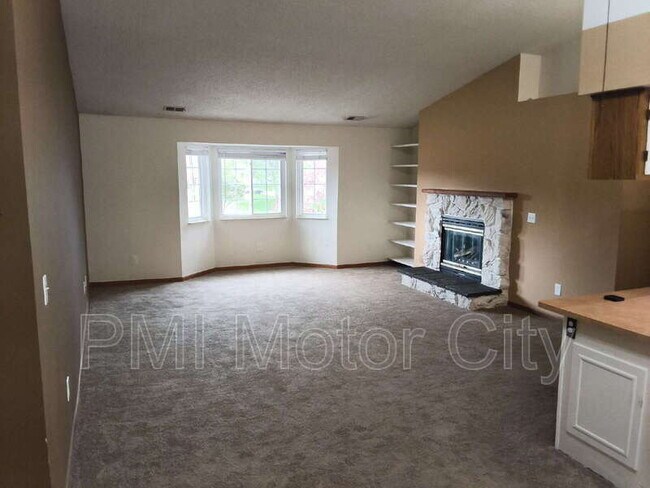 Building Photo - 30512 Oakridge Manor Dr