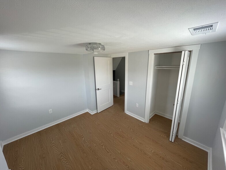 Building Photo - 72 Sohier Rd