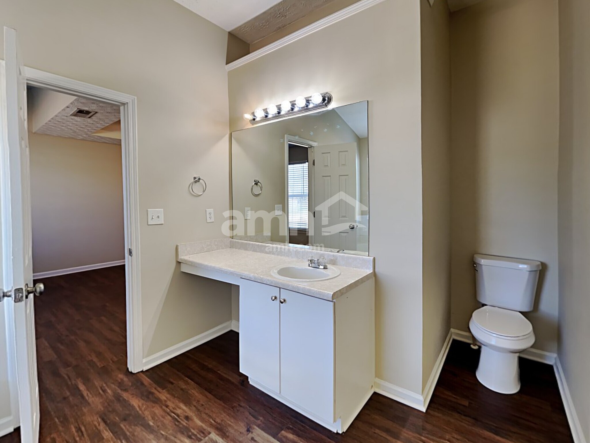 Building Photo - 602 Thrasher Ct