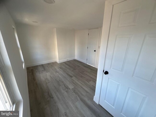 Building Photo - 1340 E Oxford St