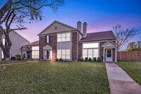 Building Photo - 1504 Beach Ln