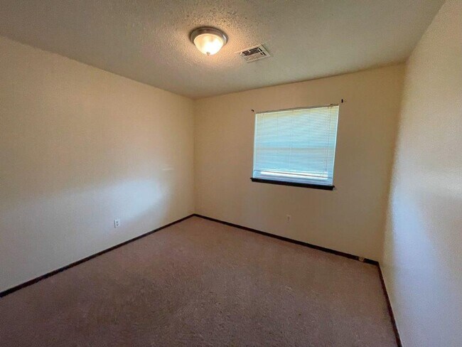 Building Photo - Beautiful 3 bed home for rent in Midwest C...