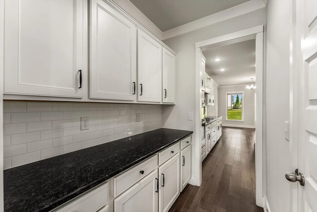 Building Photo - Exquisite Executive Home in the Heart of S...