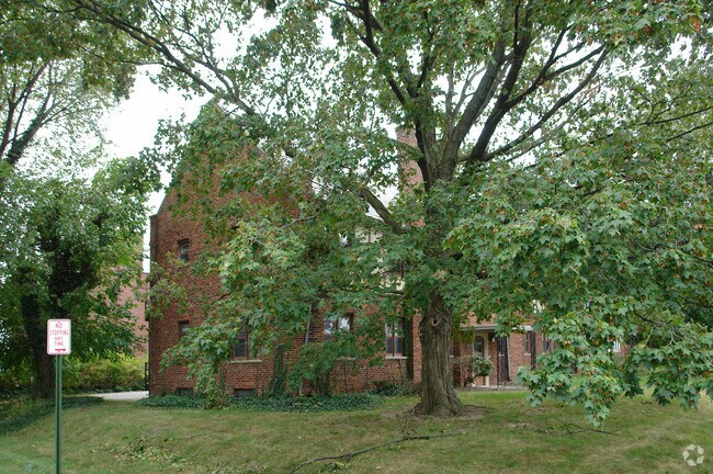 Building Photo - 1542 Northwest Blvd
