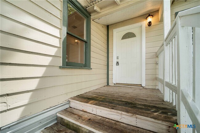 Building Photo - 414 Orange Ave