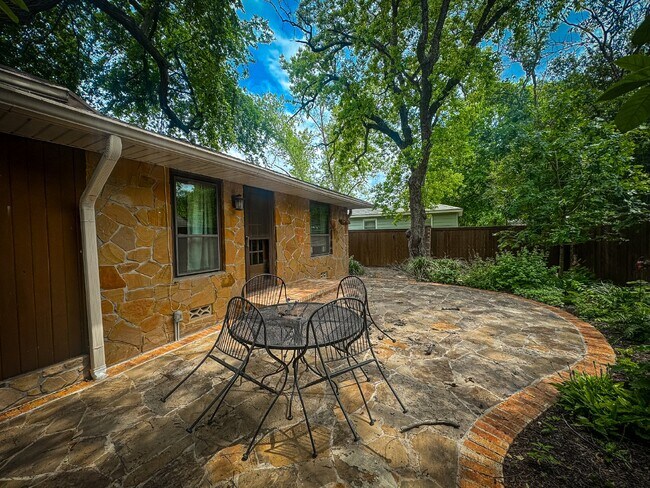 Building Photo - Adorable single story home in Landa Park E...