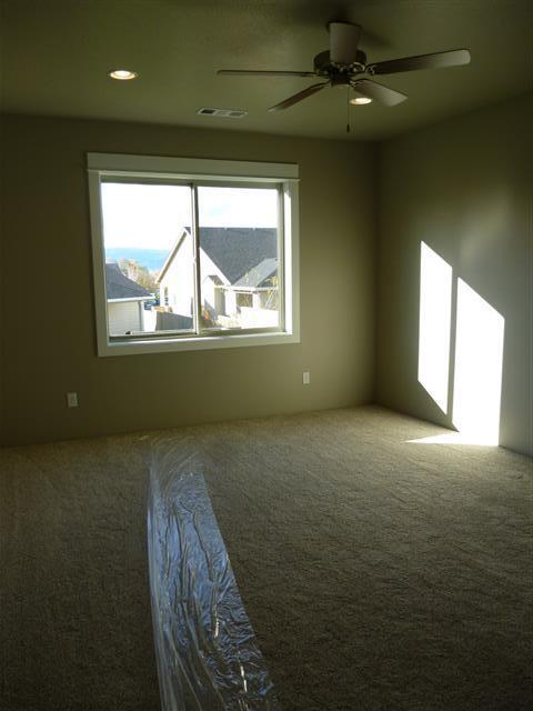 Building Photo - Beautiful East Medford Home!