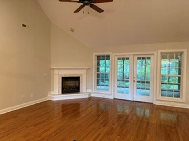 Building Photo - 1150 Groppo Cove