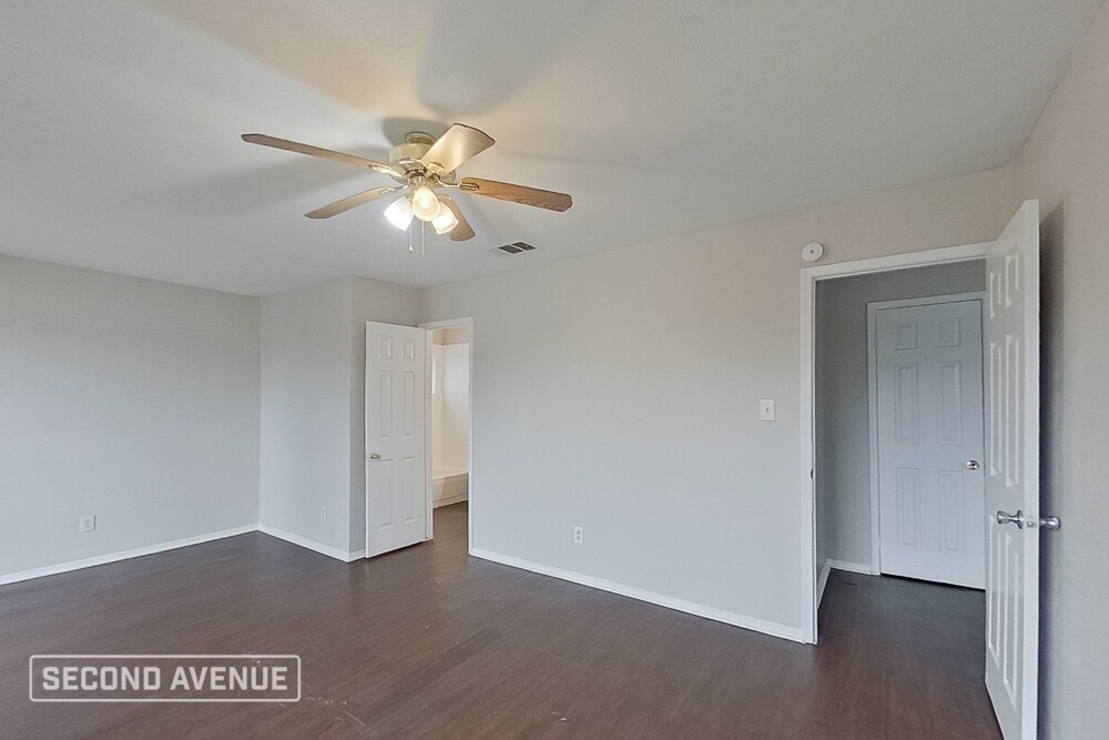 Building Photo - 9124 Pinehaven Dr