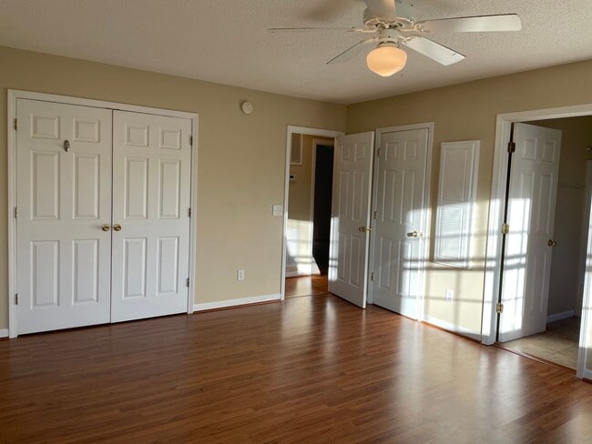 Building Photo - 3 bed 2 bath home