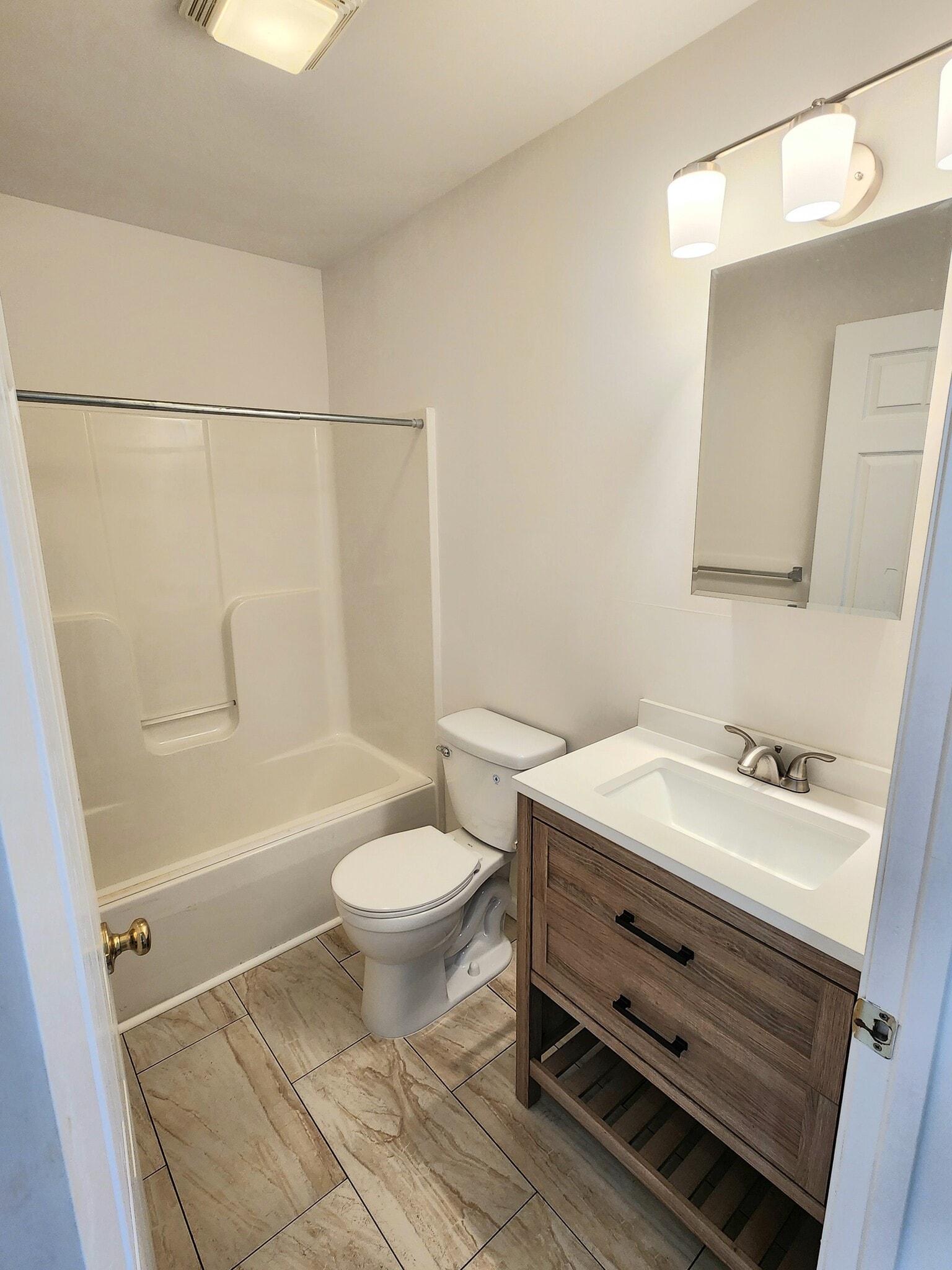 Full bath in hall, shared by bedrooms 2 & 3 - 340 W German St