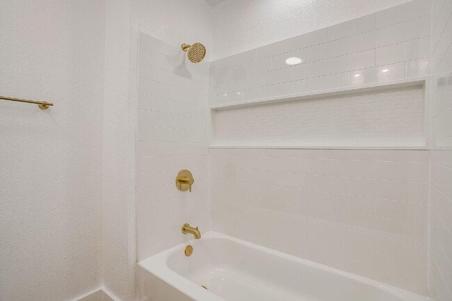 Building Photo - 521 Mesquite Ave N