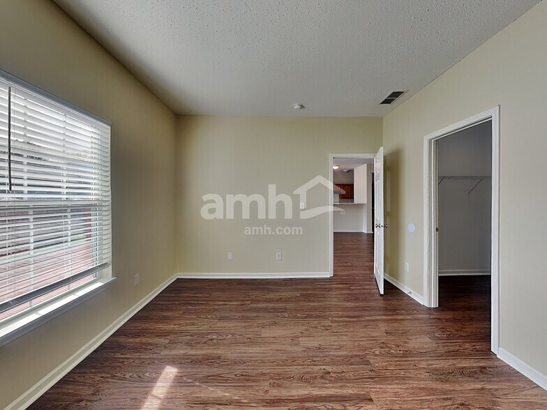 Building Photo - 9931 Lakefield Ln