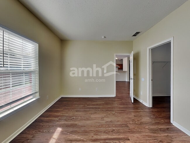 Building Photo - 9931 Lakefield Ln