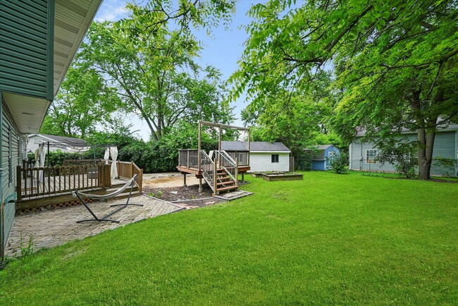 Building Photo - Stylish 4-Bedroom Home with Room to Work, ...