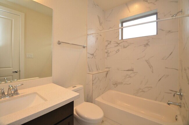 Building Photo - 2616 Riverside Dr