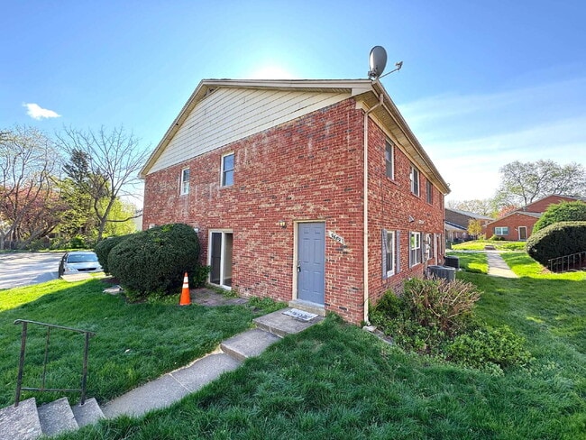 Building Photo - Charming Lorton Rental with Modern Amenities