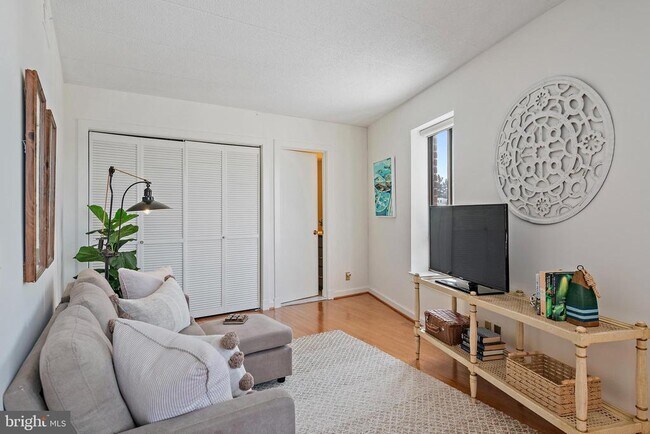 Building Photo - 100 Severn Ave