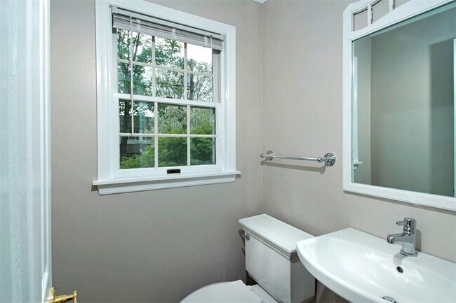 Building Photo - 50 Kisco Park Dr