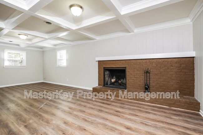 Building Photo - 916 Tanglewood Dr