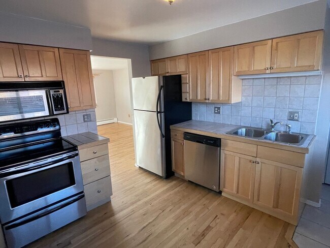 Building Photo - Great Golden Location for 2-Bed, 1.5 Bath Condo with 2-Off Street Parking Spaces - Private Yard!