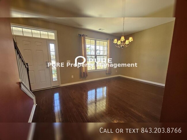 Building Photo - Spacious 5 Bed 4.5 Bath - Available NOW!