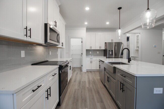 Building Photo - 2036 Warbler Dr