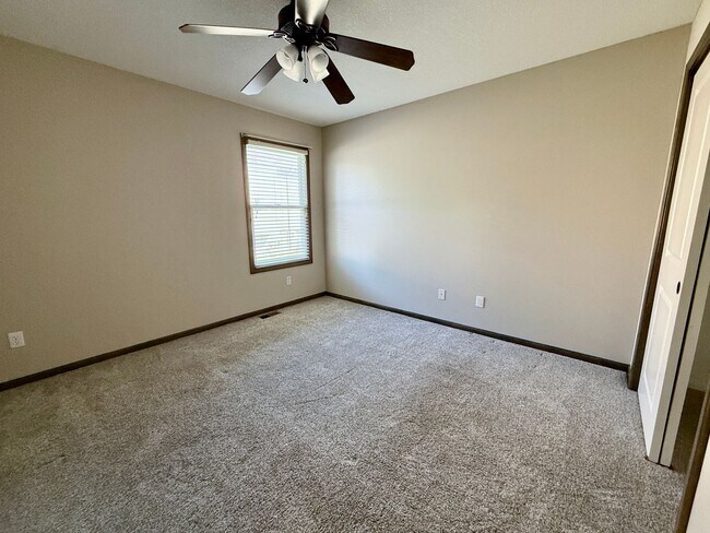 Building Photo - 1303 Cottonwood Ave