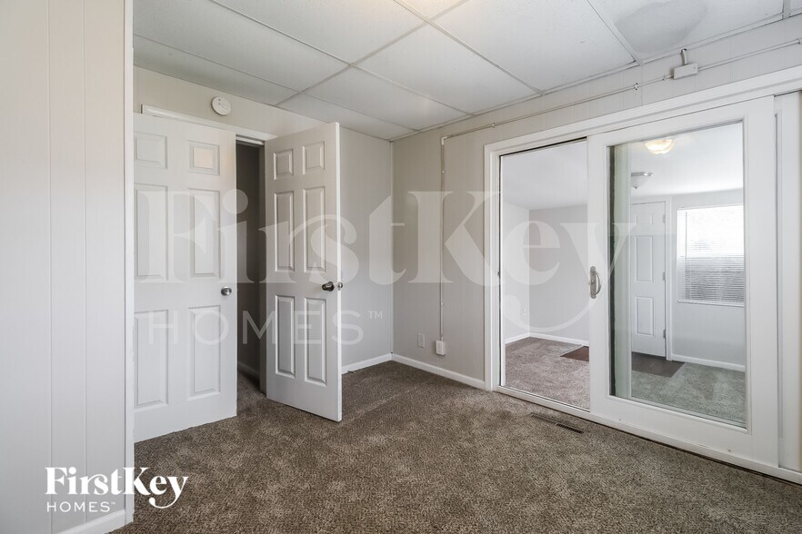 Building Photo - 703 Porter St
