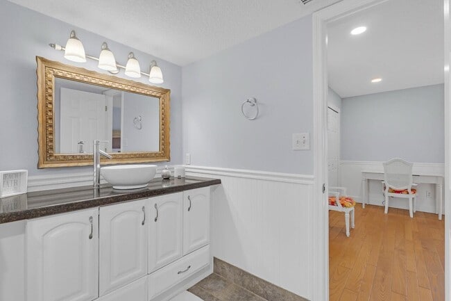 Building Photo - 4949 N Hwy A1A