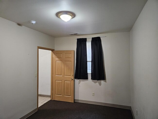 Building Photo - 516 W Pierce St