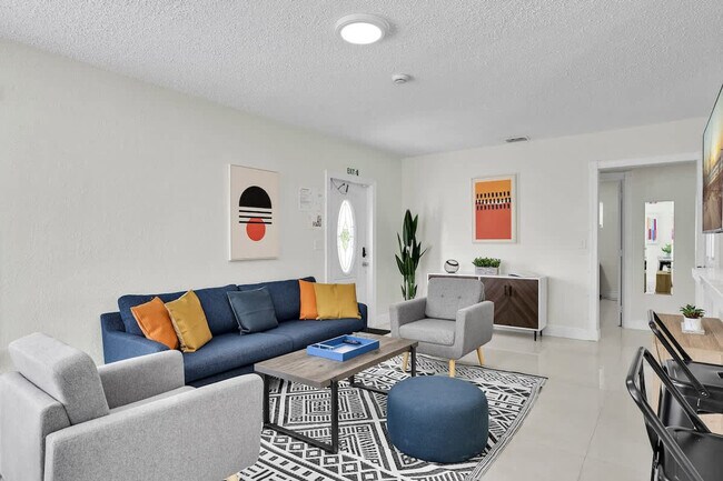 Building Photo - 6452 Custer St