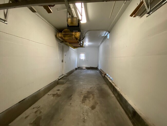 Building Photo - ALMADEN LAKE - Updated townhome with centr...