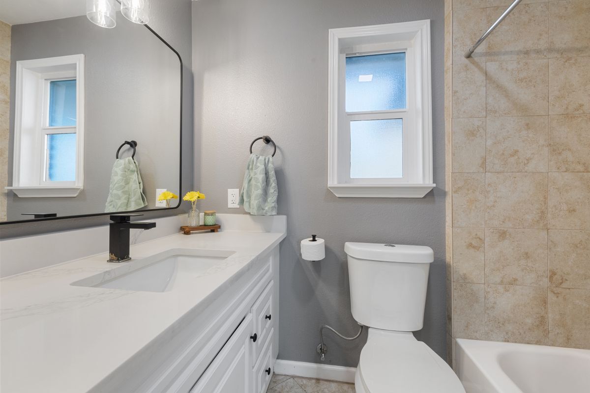 Building Photo - 1607 Malibu Dr