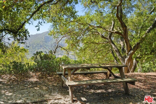 Building Photo - 21277 Entrada Rd