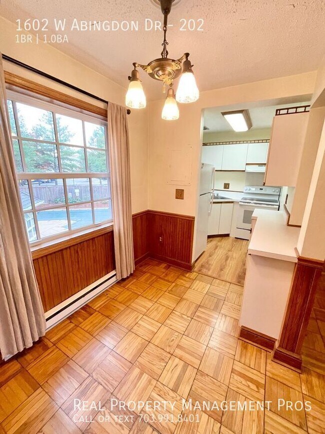 Building Photo - 1602 W Abingdon Dr