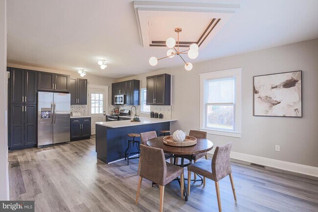 Building Photo - 3803 Cedardale Rd