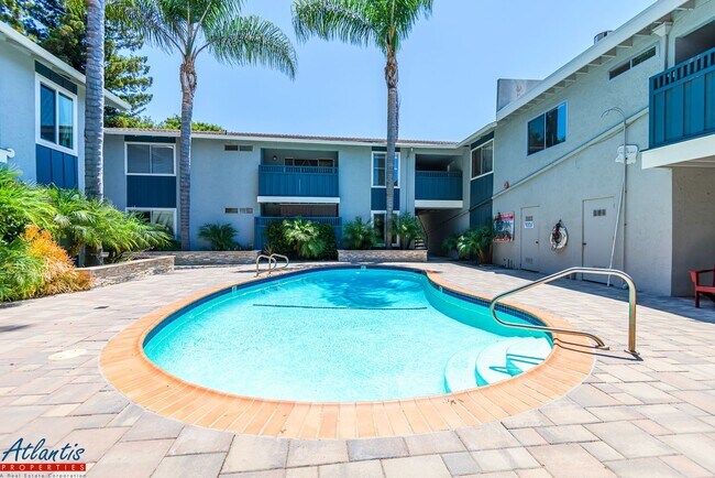 Building Photo - Lovely Condo | Private Yard | Prime Location