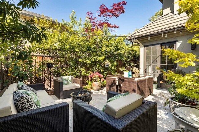 Building Photo - 140 Tennyson Ave