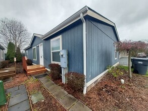 Building Photo - Available Now 3 bedroom, 2bath!!
