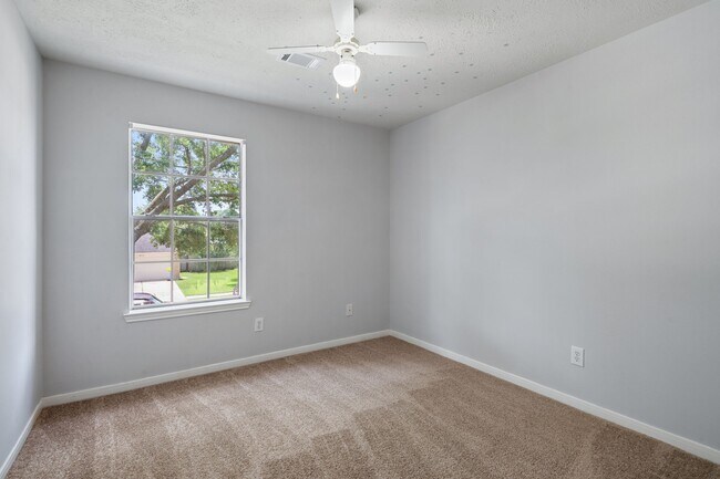 Building Photo - 22730 Tara Way Dr