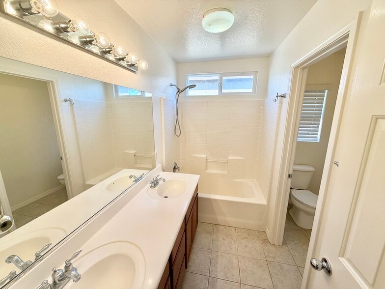 Building Photo - 37945 Encanto Rd