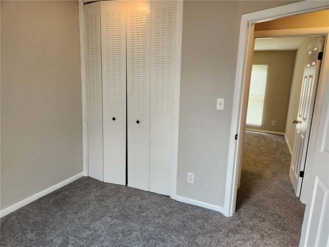 Building Photo - 169 Governors Dr