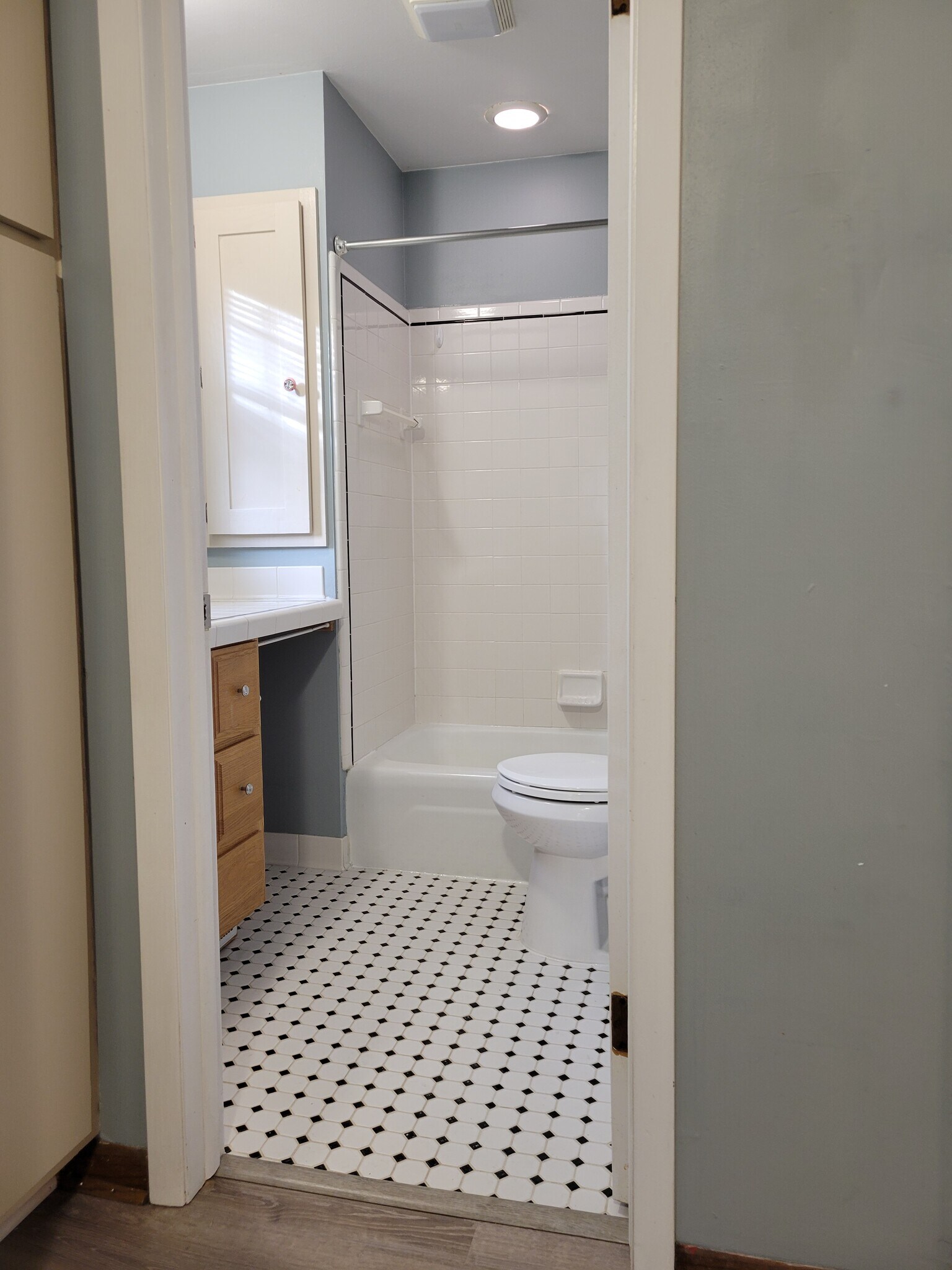 Building Photo - 213 S Webster St