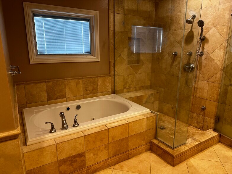 Building Photo - 5560 Buffalo Ave