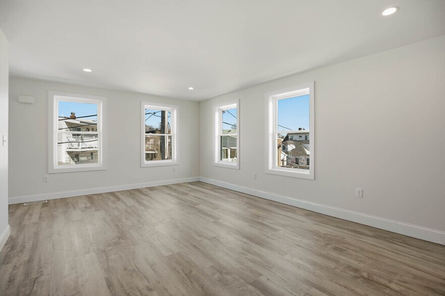 Building Photo - 23 Blake St